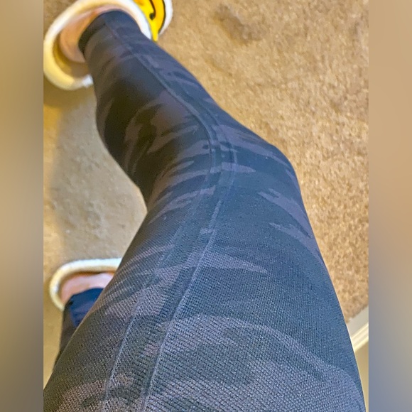Spanx Look at Me Now Camo Leggings Size Small - Picture 5 of 12